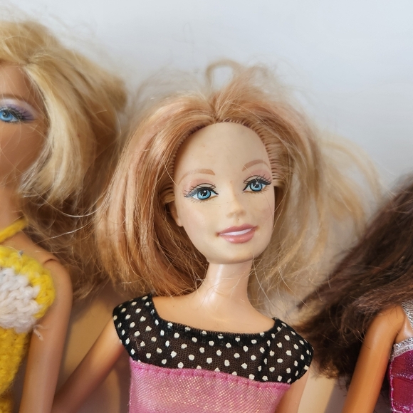 Lot Of Barbies Barbie Doll Clothes Shoes Blonde Brunette - Picture 3 of 8